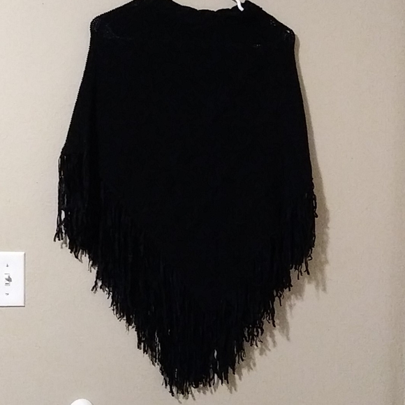 Fringe Poncho - Picture 4 of 5